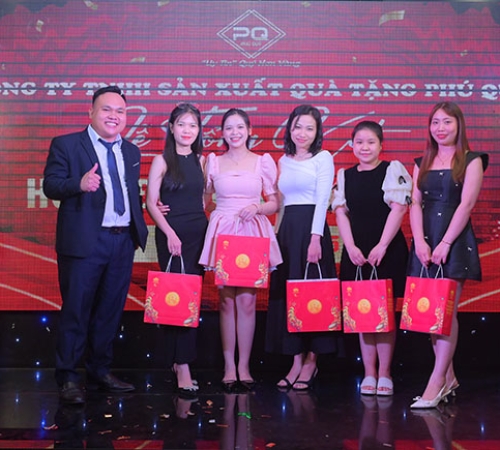 PHÚ QUÝ TẶNG QUÀ TRUNG THU - LAN TOẢ YÊU THƯƠNG VÀ GẮN KẾT NỘI BỘ